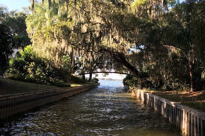 1 Hour Historical Wildlife Tour of The Famous Chain of Lakes - The Guided Experience: Knowledge & Charm