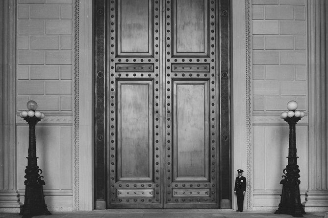 #1 National Archives + National Portrait Gallery Guided Tour - The National Portrait Gallery: Art and American Identity