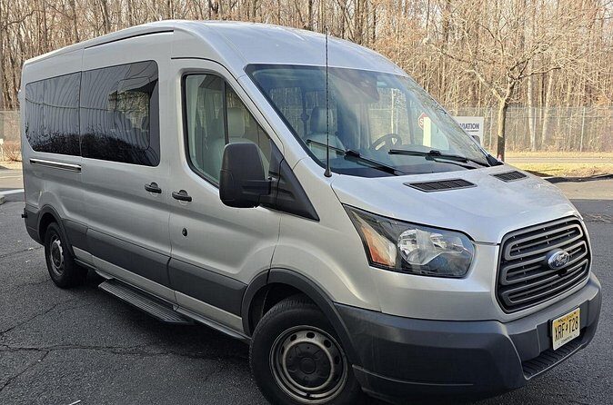 10 Passenger Van from Times Square to EWR Newark Airport - What to Expect on Your Journey