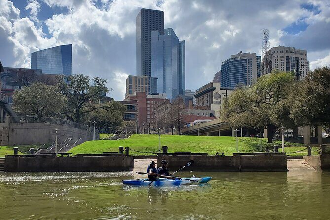 2-Hour Downtown Houston Skyline Paddleboard and Kayak Rentals - Equipment and Accessibility