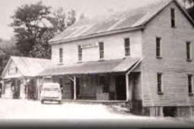 2-Hour Helen Haunts and History Walk Tour - What to Expect During the Tour