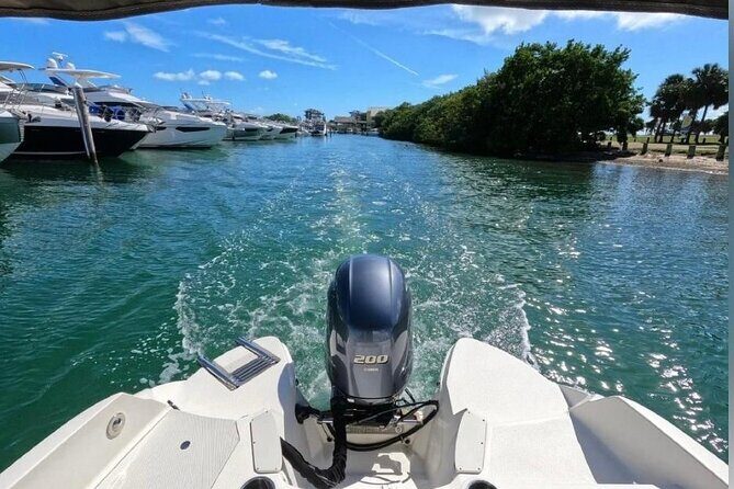 24 Ft Miami Bay: Private Boat, Gas Included , 8 people, Captained - What Makes This Experience Stand Out?