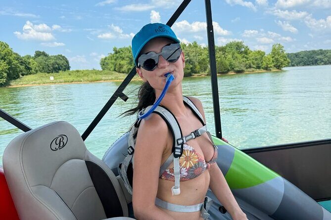 25ft Pontoon Party Boat w/ Captain up to 12 people