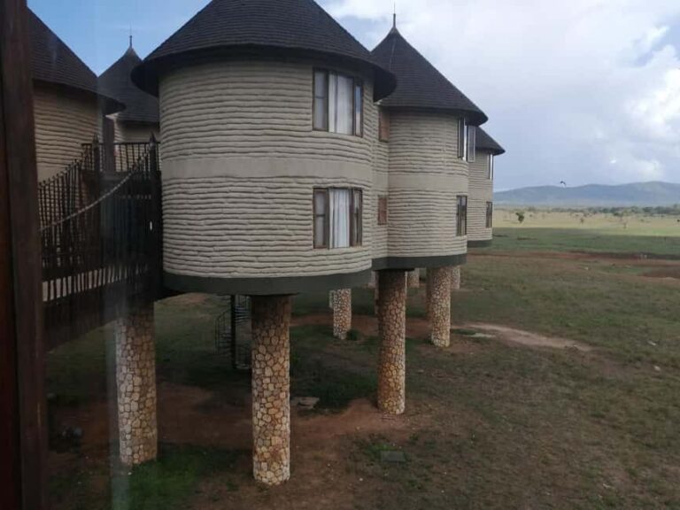 3-Day Tsavo West National Park Saltlick Luxury Safari - What’s Included, and What’s Not