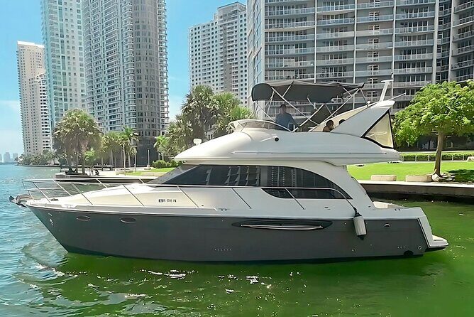 4-Hour 42 Meridian Yacht Rental with Captain in Miami Florida - Who Will Love This Tour?