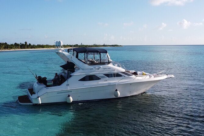 4 hours snorkel & beach tour - Private Yacht 47 ft - Food and Drinks: A Feast in the Caribbean