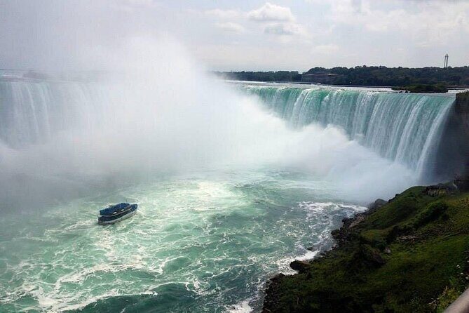 4hr Niagara Falls Canada Tour includes the Boat and tunnels - The Guides Make the Difference