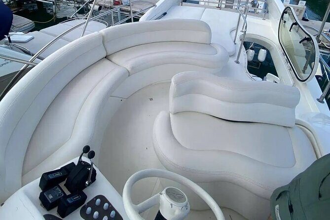 50ft, 1 Hour FREE Miami Yacht Rental, 2 to 6 Hours, 13 People - What It’s Like Onboard