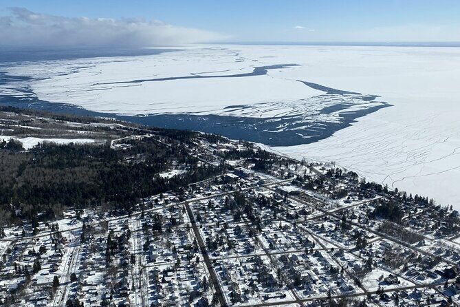60-Mile Ultimate Helicopter Tour over Duluth and Lake Superior's North Shore - The Flight Itself: A Panorama of Sharp, Clear Views