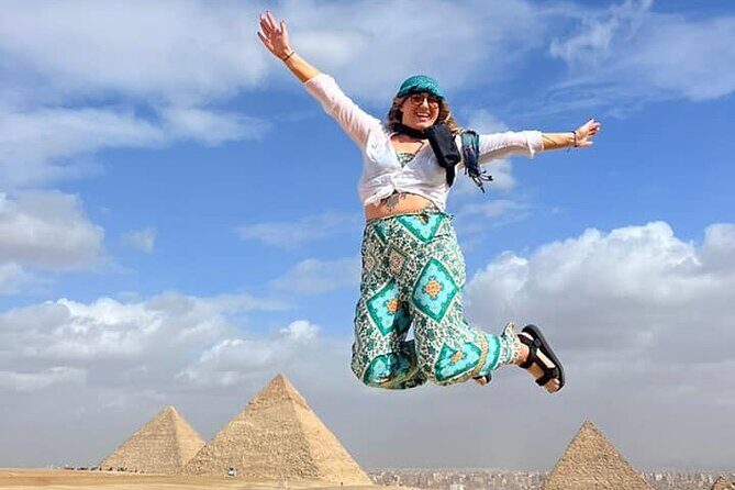 8-Hour Private Tour of the Pyramids, Egyptian Museum and Local Bazaar from Cairo - Exploring the Egyptian Museum in Cairo