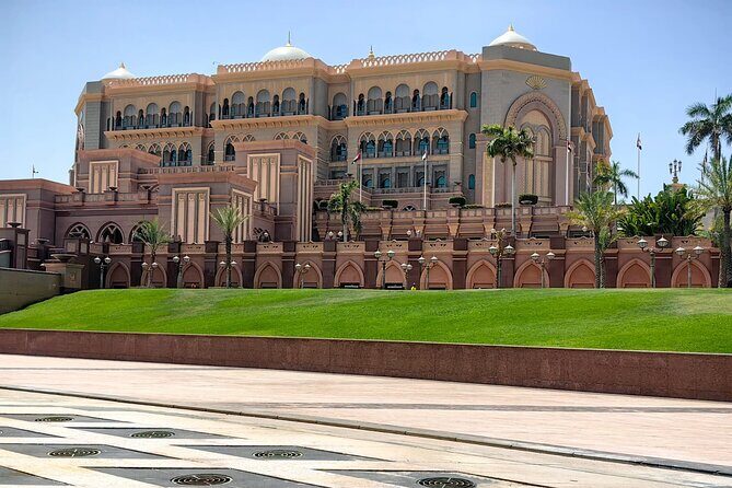 Abu Dhabi Bus Tour - An In-Depth Look at the Abu Dhabi Bus Tour