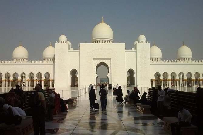 Abu Dhabi : Private Tour with professional Driver from Dubai - The Opulence of Emirates Palace