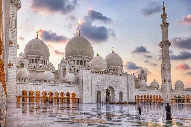 Abu Dhabi Tour - The Group Experience and Transportation