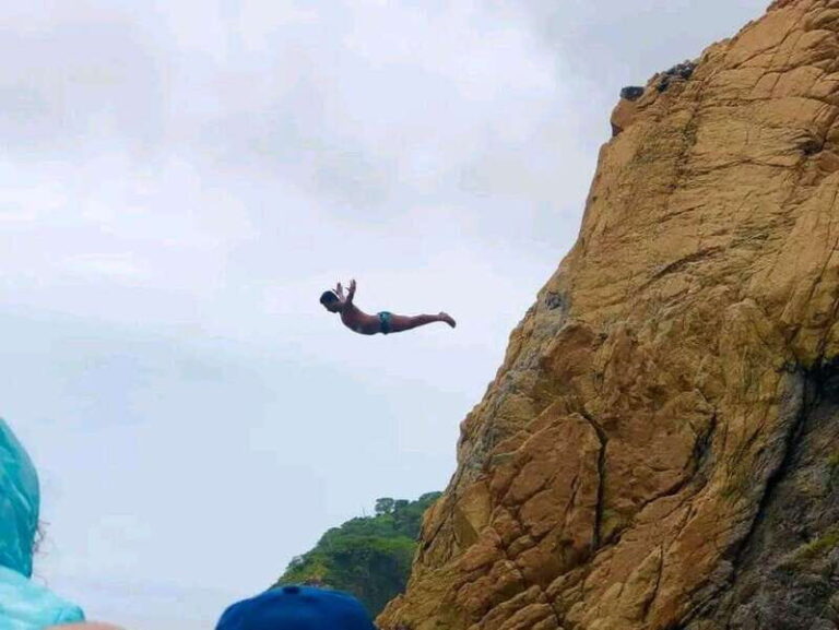 Acapulco: Express Cliff Diving Show Tour - The Experience in Detail