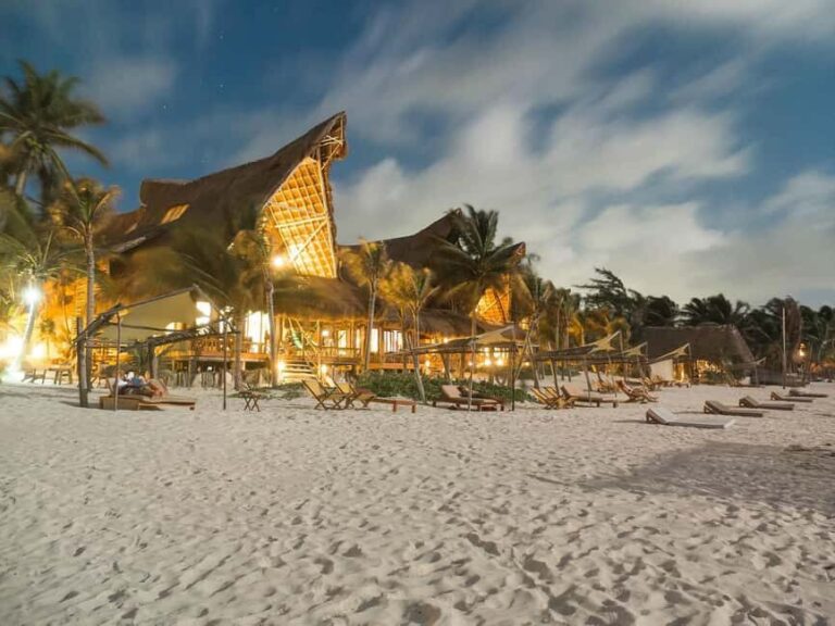 Ahau de Noche: Dinner under the stars and iconic art in Tulum - The Artistic Touch: “Ven a la Luz”