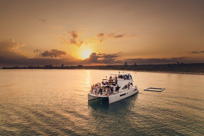 All Inclusive Cancun Party DJ Evening Beat in 51' Leopard - Who Will Love This Experience?