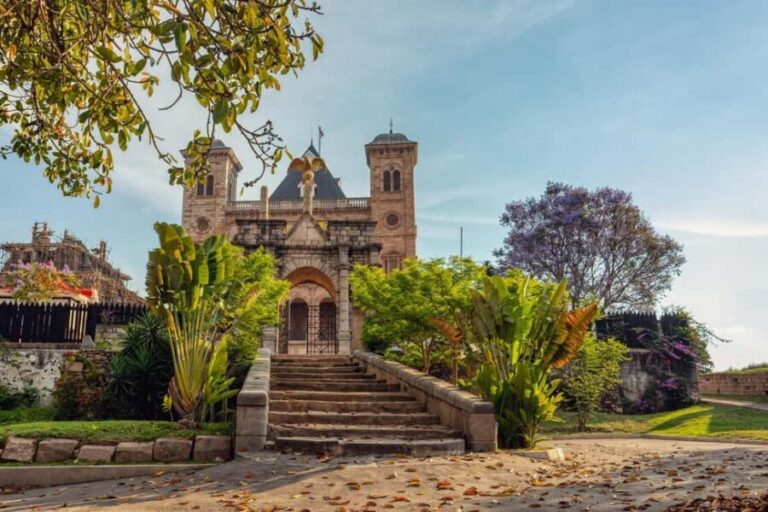 Antananarivo Unveiled: Majesty and Markets - Private - The Sum Up