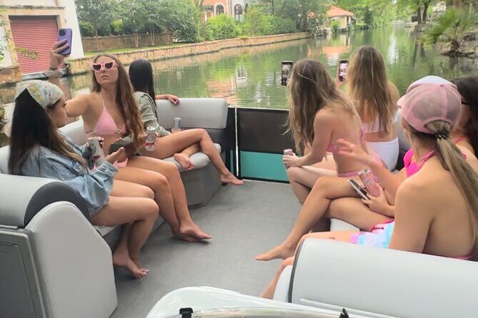 Bach Party Boat on Lake Austin 4 hours Up to 12 guests - What’s Included and What to Expect