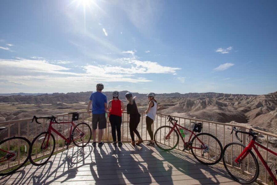 Badlands National Park: Private Bike/E-Bike Tour with Lunch