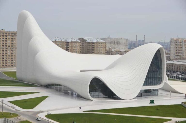 Baku: Modern & Old Guided City Tour - The Old City: A Step Back in Time