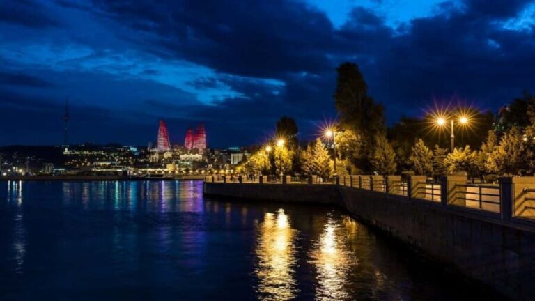 Baku: Night Tour with Hotel Pickup with F1 schedule - Paying Respects at the Alley of Martyrs
