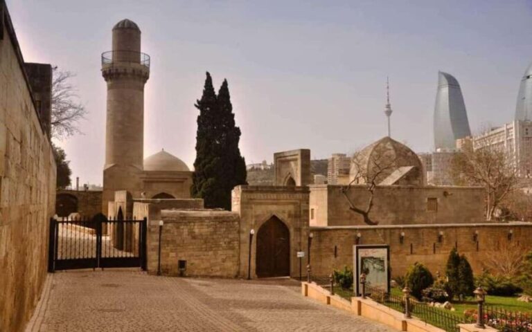 Baku Tour with Tour Guide - Modern Marvels: Flame Towers and City Views