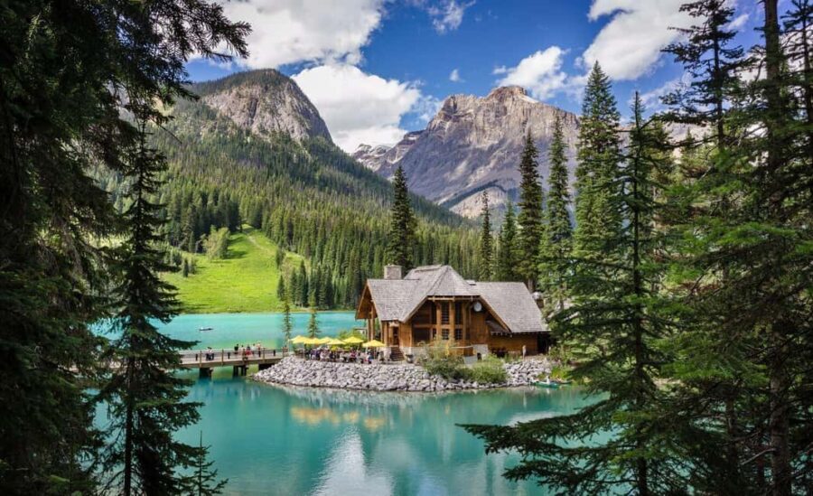 Banff: Lake Louise, Emerald Lake, and Moraine Lake Tour - What Makes This Tour Stand Out?