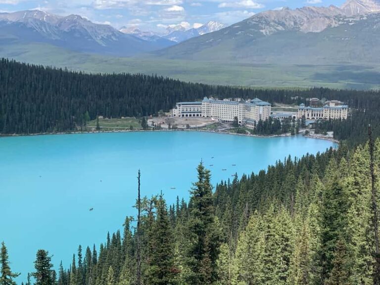 Banff: Moraine Lake, Lake Louise, Emerald Lake and Yoho Trip - Lunch and Leisure