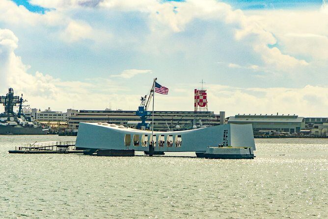Best of Oahu: Pearl Harbor & Oahu Circle Island Tour from Waikiki - Who Should Consider This Tour?