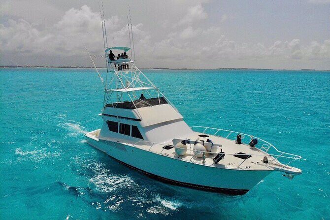 Biggest Luxury Yacht Boat Best in Cancun up to 28 pax - What Makes This Yacht Special?