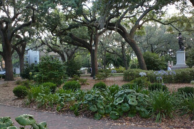 Bloody Murder Savannah Pub Crawl - The Experience and Atmosphere