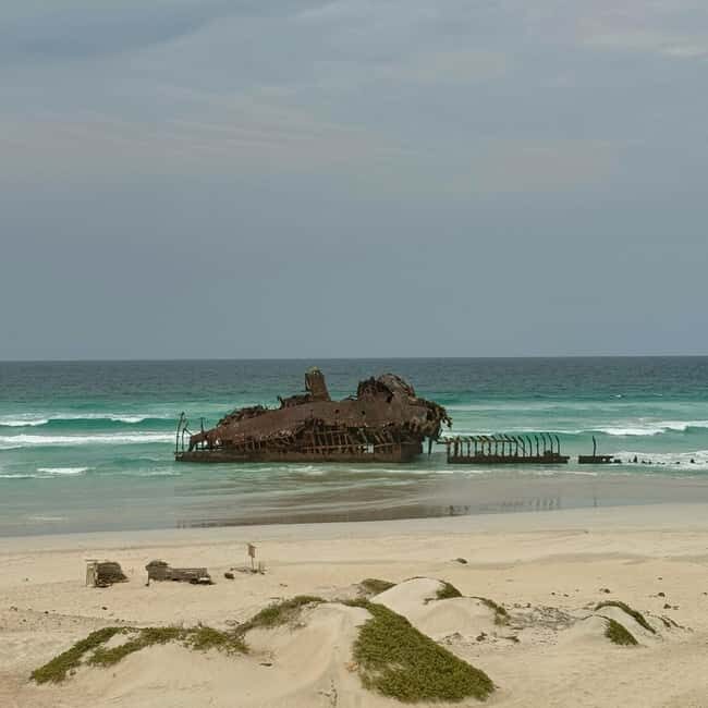 Boa Vista: Odjo d'Mar Lake Hiking Tour with Village Visit - Reaching Odjo dMar Lake