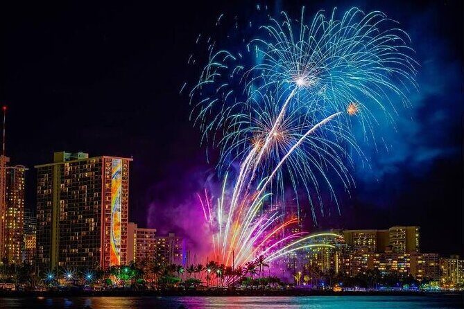 Board from Waikiki Beach for Friday Night Fireworks Sail on Hwea - What Makes This Experience Special?