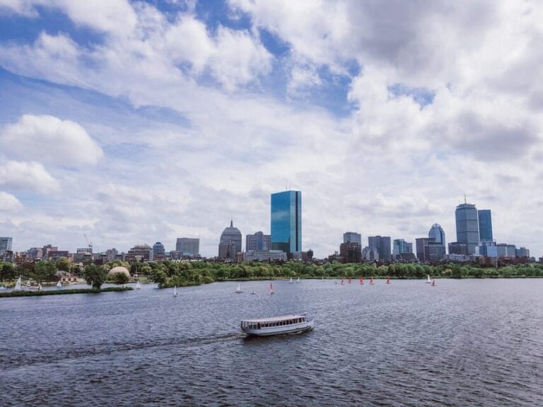 Boston: Charles River Sunset and Cocktail Cruise - Drinks, Music, and Atmosphere