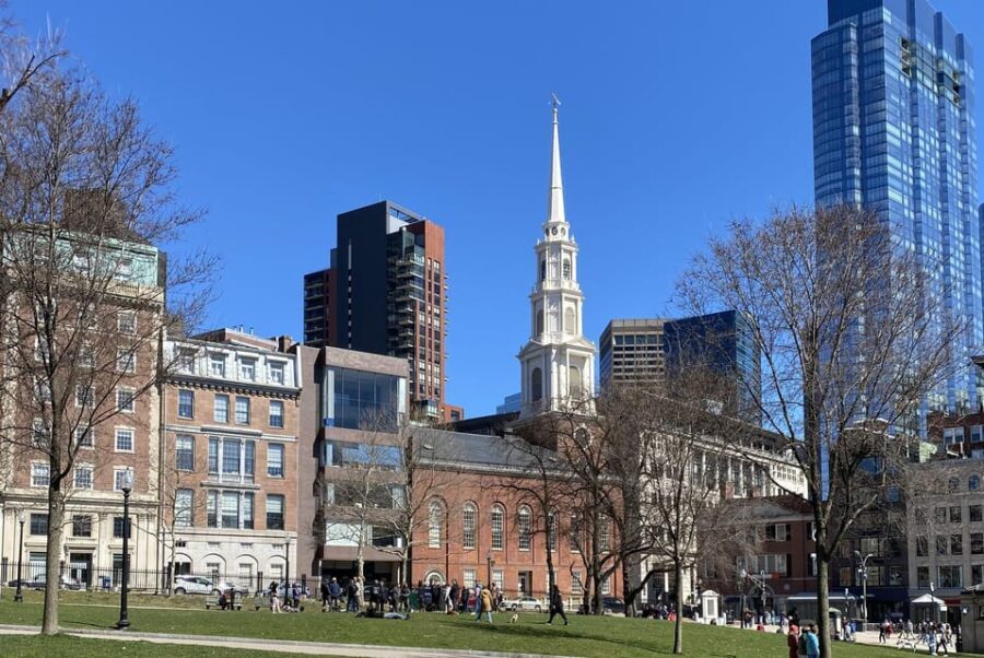 Boston: Freedom Trail Guided Walking Tour in French