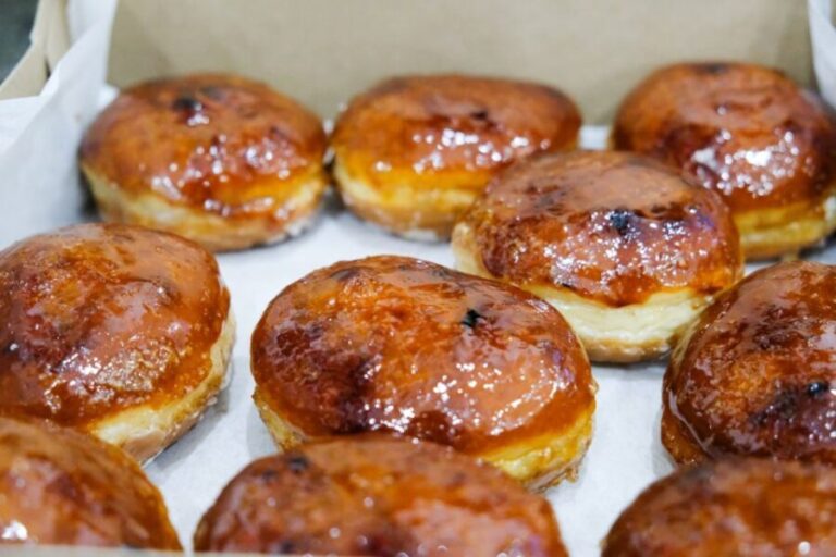 Brooklyn Delicious Donut Adventure by Underground Donut Tour - The Neighborhoods and Atmosphere