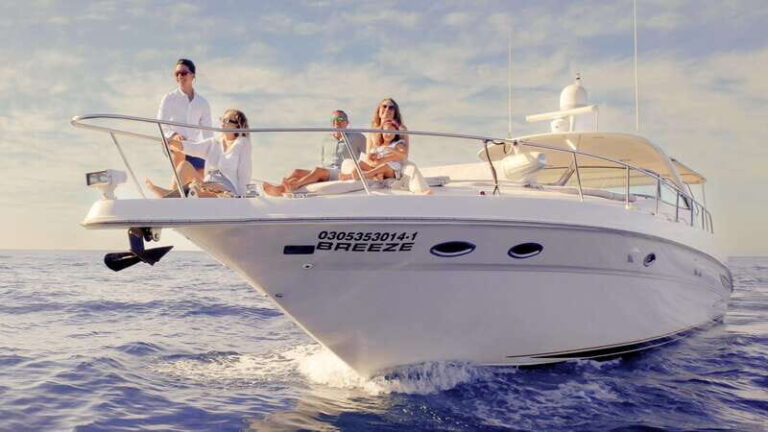 Cabo San Lucas: Luxury Yacht Cruise - The Onboard Experience: Comfort, Food, and Drinks