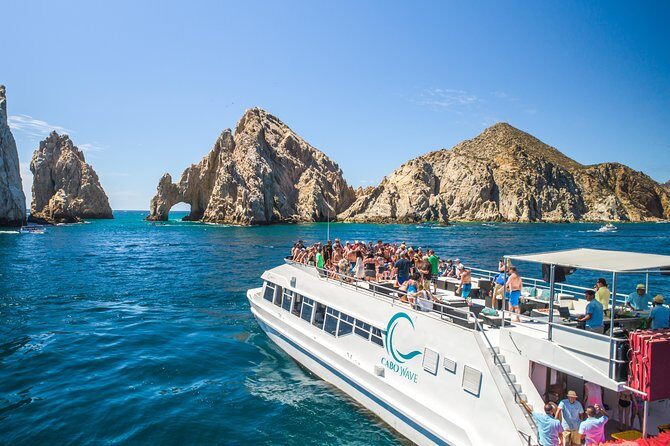 Cabo Sunset Dinner Cruise with Live Music & Open Bar on Cabo Wave - Live Music and Open Bar: The Festive Atmosphere