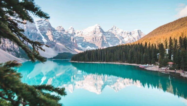 Calgary: 3-Day Lake Louise, Moraine, Emerald, Yoho, Icefield - Day 2: Scenic Hikes, Banff Town, and Choice of Activities