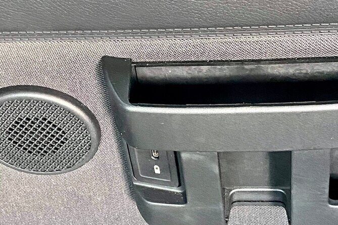 Calgary YYC Airport to Lake Louise Private Shuttle (Round Trip) - Inside the Vehicle: Comfort and Convenience