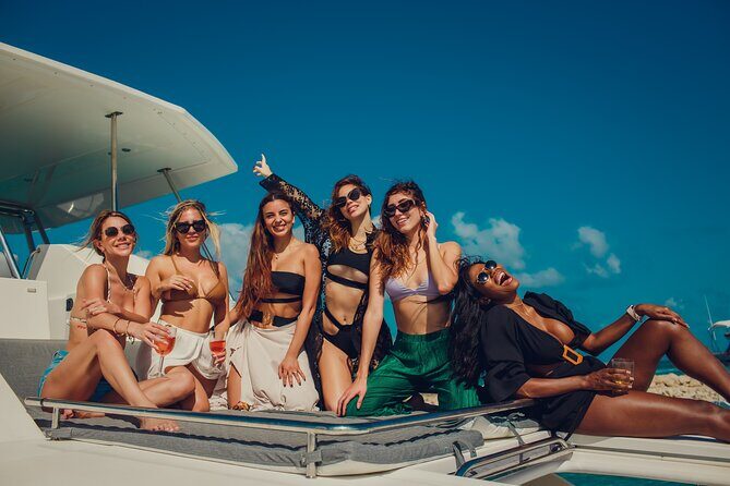 Cancun 51" Leopard Private Catamaran All Inclusive 4 h - The Crew and Atmosphere