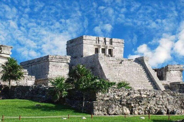 Cancun: Coba and Tulum Ruins Private Tour - Tulum: The Walled City on the Edge of the Sea