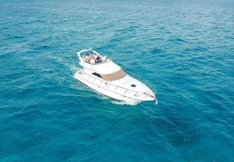 Cancun: Exclusive Sea Ray Express Bridge for 14 people - Who Will Love This Tour?