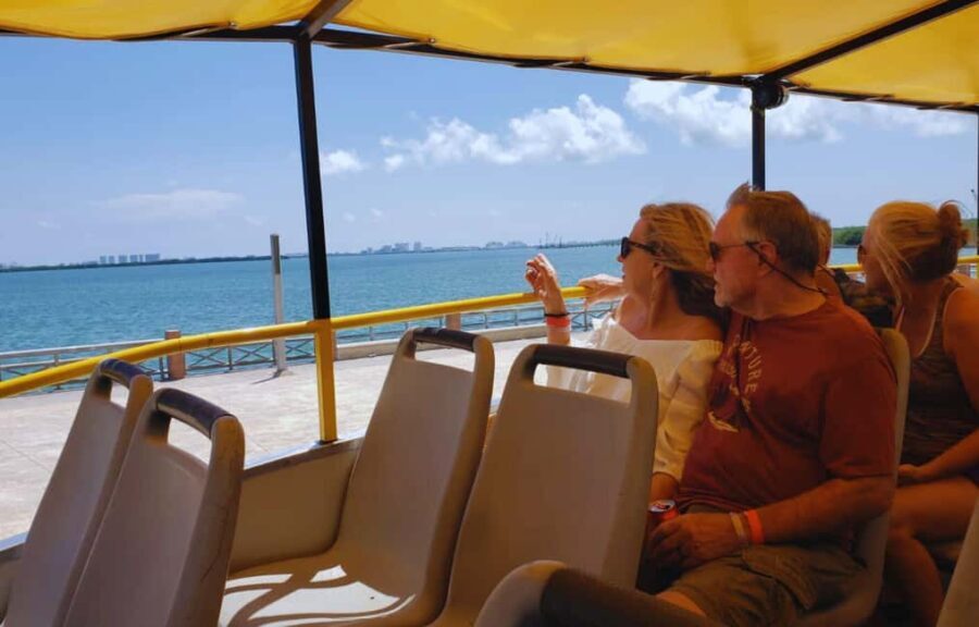 Cancun: Guided City Tour with Shopping by Double Decker Bus