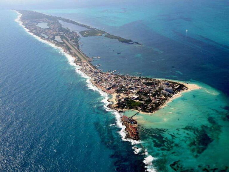 Cancun: Half Day Private Catamaran to Isla Mujeres - Snorkeling at El Meco Coral Reef