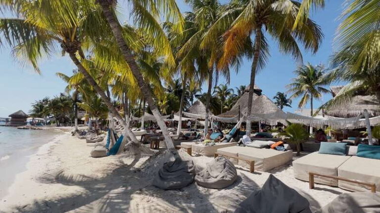 Cancun: Isla Mujeres Catamaran Cruise with Lunch & Open Bar - The Experience in Context