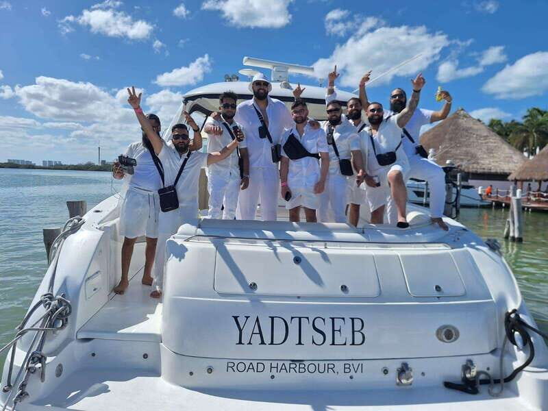 Cancun private yacht Sea Ray Sundancer 60 feet - Who Will Love This Tour?