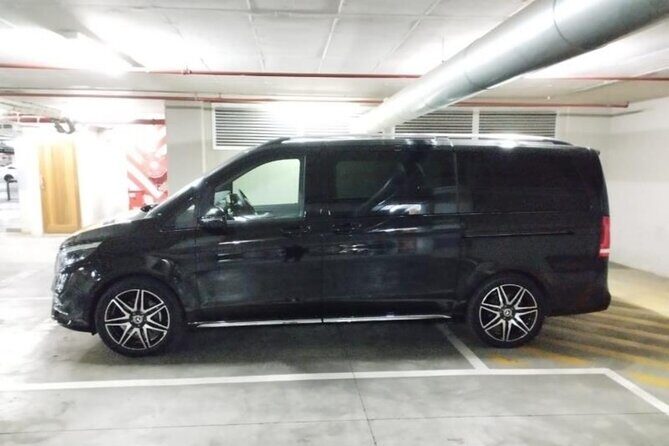Cape Town Premier Airport Transfers - The Vehicles and Drivers: What Sets Them Apart