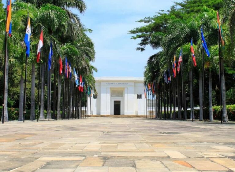 Cartagena: Barranquilla and Santa Marta BILINGUAL GUIDE - Beach Time at Rodadero