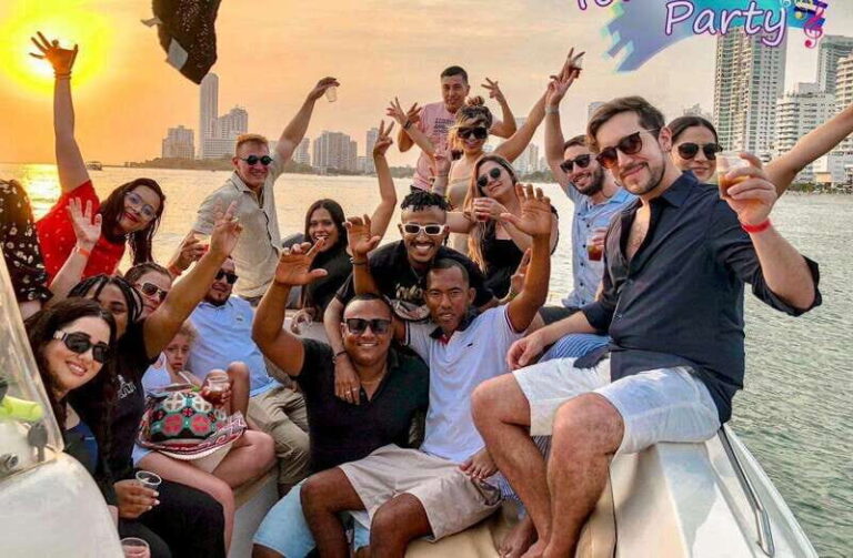 Cartagena: Private Sunset and Night Boat Tour - FAQ